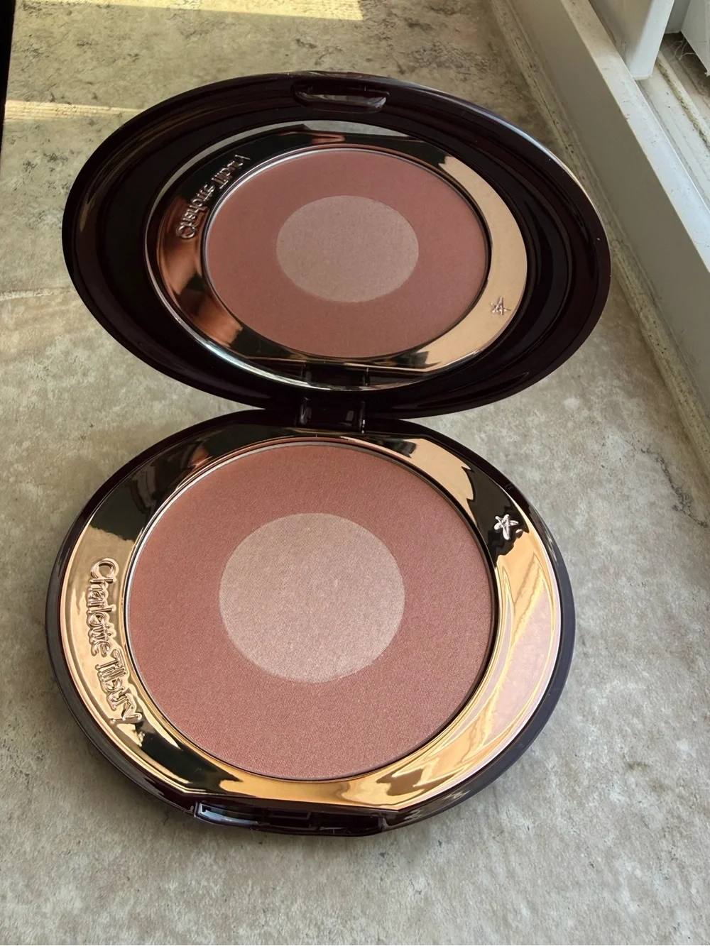 Charlotte Tilbury Cheek To Chic Blush